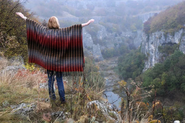 Caucasian Lady on the Edge of Emen Canyon — Stock Photo, Image