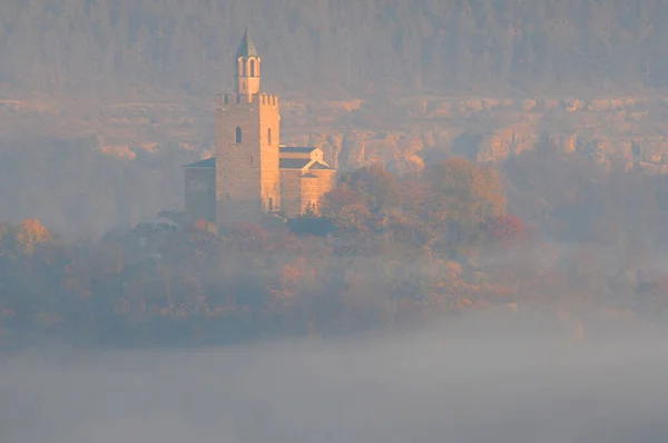 Fuzzy Foggy Tsarevets Fortress Town Veliko Tarnovo Early Morning — Stock Photo, Image