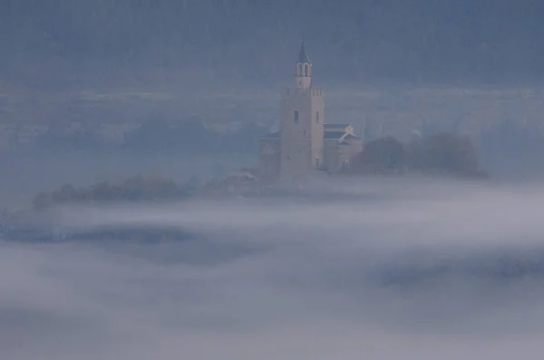 清晨时分 沙里夫城堡模糊的雾蒙蒙的景象 — 图库照片