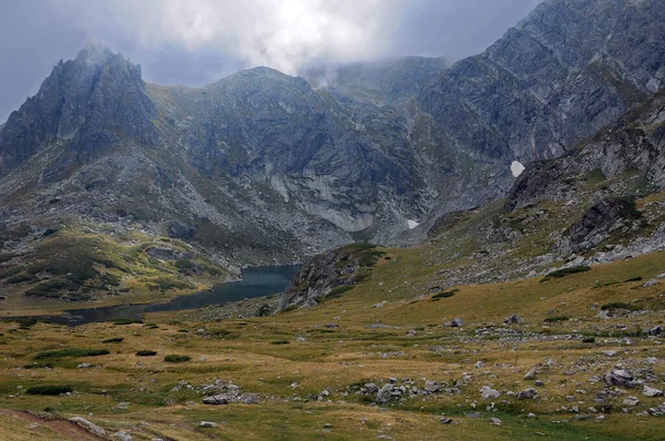 Vista Del Lago Twin Las Montañas Rila Bulgaria Mes Septiembre —  Fotos de Stock