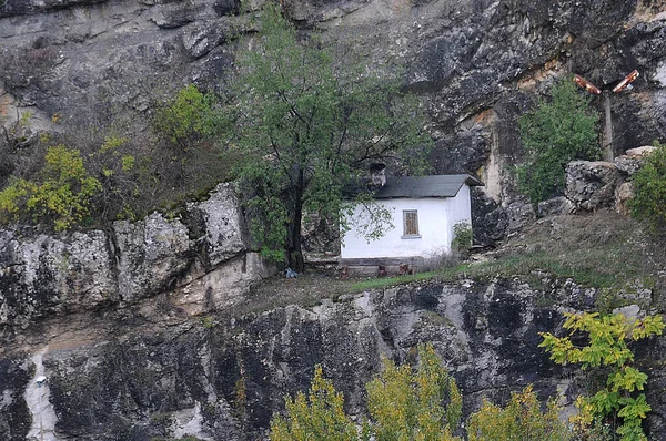 Weißes Haus Der Nähe Der Bergbahnstrecke Bulgarien — Stockfoto