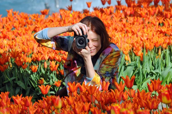 Portrait Caucasian Lady Taking Photos Flower Bed — Stockfoto