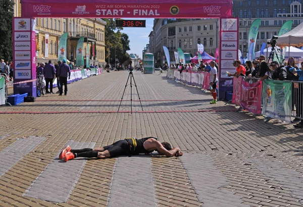 Sofia Bulharsko Říjen 2022 Neidentifikovatelný Zhroucený Maratonský Běžec Leží Dlážděné — Stock fotografie