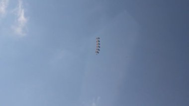 Gökyüzündeki paraglider