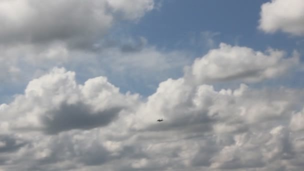 Gökteki uçaklara — Stok video