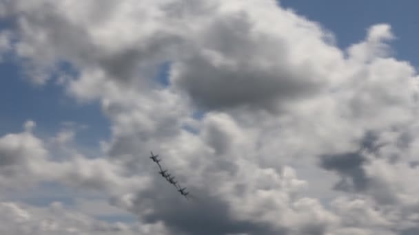 Flugzeuge am Himmel — Stockvideo