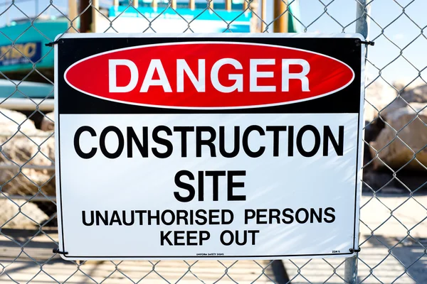 "Опасность, строительная площадка "знак — стоковое фото