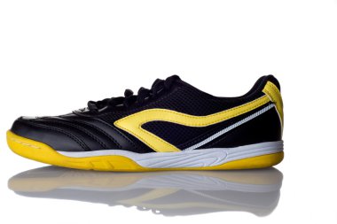 Mahkeme spor ayakkabı