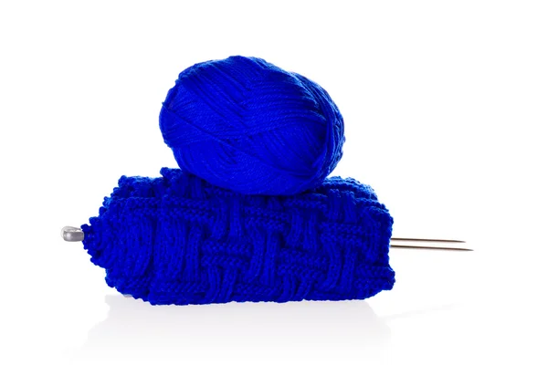 Blaues Strickgarn mit Handarbeit — Stockfoto