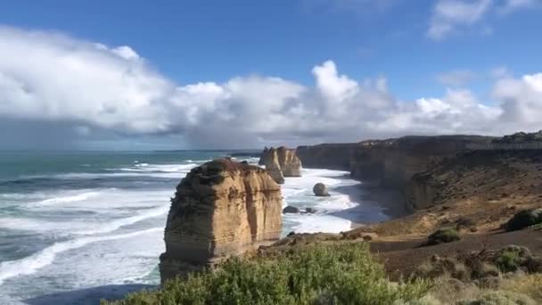 Les douze rochers des apôtres à Victoria, Australie. — Video