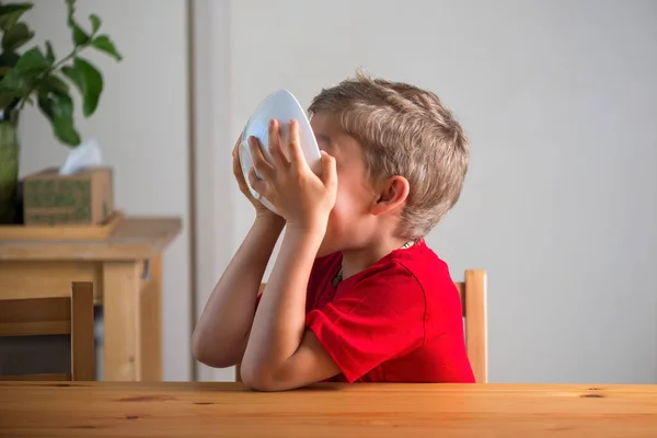 Rapaz Bonito Come Granola Pequeno Almoço Retrato Estilo Vida Luz Imagens De Bancos De Imagens