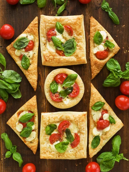 Blätterteigpizzen — Stockfoto