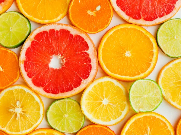 Verse Rijpe Citrusvruchten Witte Achtergrond Ondiepe Dof — Stockfoto