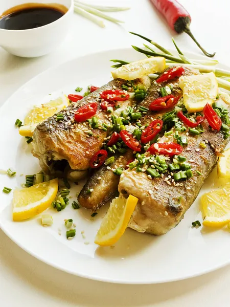 Gebackener Seehecht Mit Kräutern Und Gewürzen Sojasauce Oberflächlicher Dof — Stockfoto