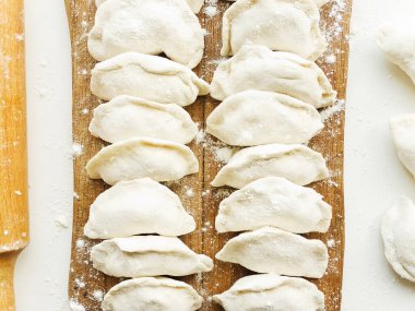 Ukrayna ulusal yemeği lahanalı Varenyky. Sığ dof.