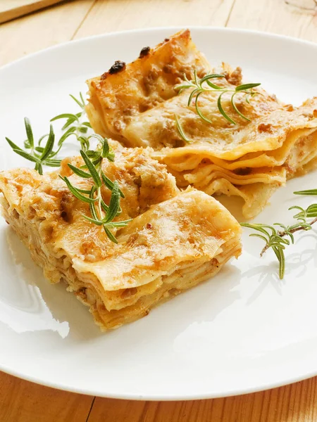 Tradisjonell Italiensk Hjemmelaget Lasagne Med Saus Ost Grunn Dof – stockfoto