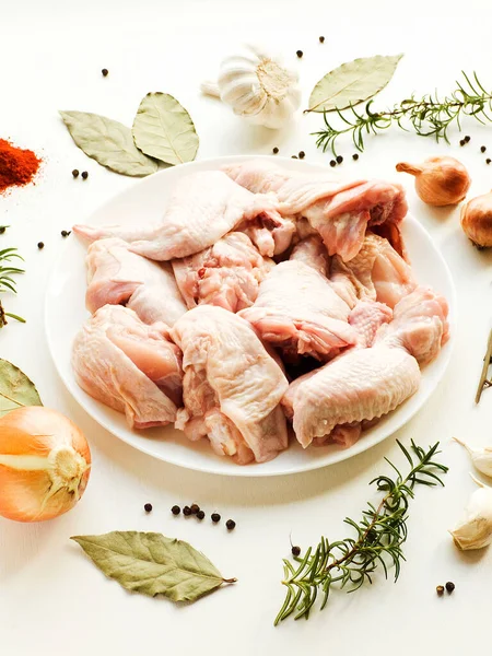 Parti Pollo Crudo Con Spezie Erbe Dof Poco Profondo — Foto Stock