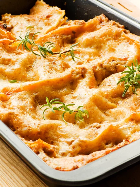 Traditionelle Italienische Hausgemachte Lasagne Mit Sauce Und Käse Oberflächlicher Dof — Stockfoto