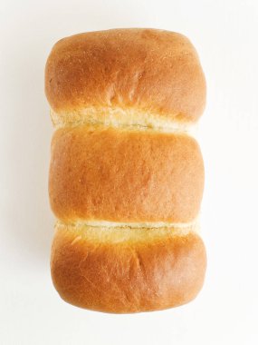 Taze pişmiş ev yapımı süt mayalı ekmek. Sığ dof.