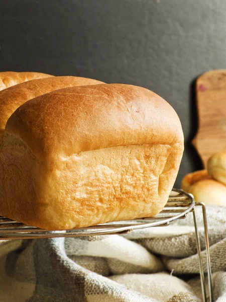 Pão Levedura Leite Caseiro Cozido Forno Dof Rasa — Fotografia de Stock