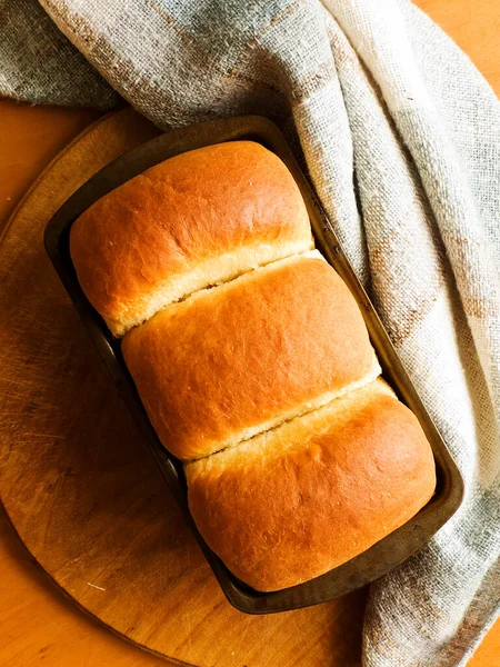 Pan Casero Levadura Leche Recién Horneado Dof Poco Profundo —  Fotos de Stock