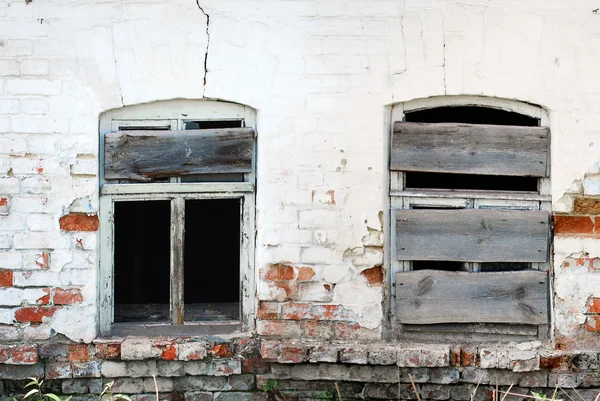 Twee bkoken-windows Stockfoto