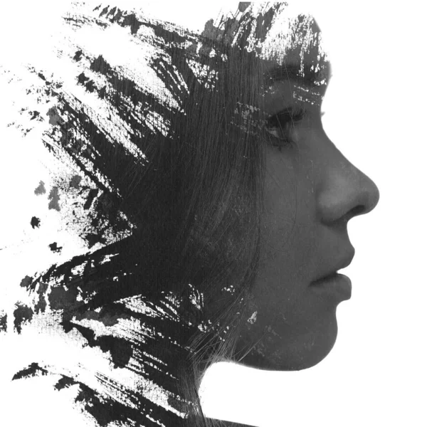 Černobílý portrét ženy v kombinaci s barevnými tahy. Malířství. — Stock fotografie