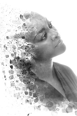 Paintografi. Çeşitli mürekkeplerle harmanlanmış siyah beyaz bir kadın portresi..