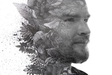 Paintografi tekniğinde mürekkep resmiyle birleştirilmiş siyah beyaz bir adam portresi..