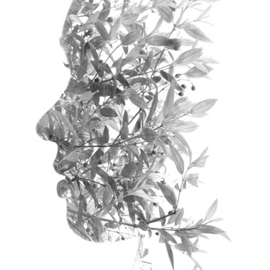 Genç bir bayanın yaratıcı portresi. Çift pozlama