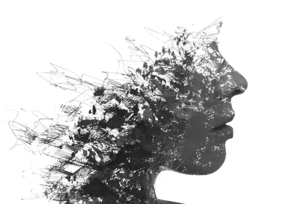Um retrato de perfil preto e branco de uma mulher combinada com linhas de tinta emaranhadas e salpicos em uma técnica de pintografia — Fotografia de Stock