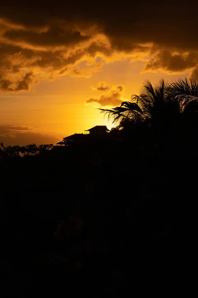 Sonnenuntergang Blick auf tropische Hügel — Stockfoto