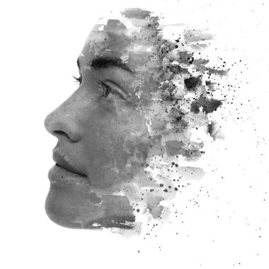 Paintografi. Siyah mürekkeple birleştirilmiş genç bir kadının portresi..
