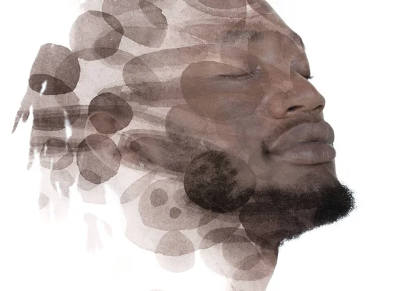 Porträt eines afroamerikanischen Mannes kombiniert mit Aquarellflecken. — Stockfoto