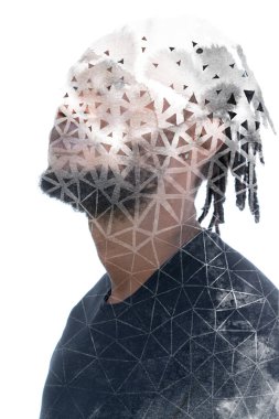 Paintografi. Elle boyanmış üçgen desen, bir portre ile birleştirilmiş.