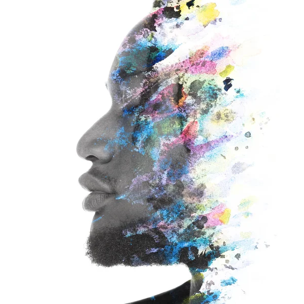 Un ritratto di un uomo combinato con spruzzi di acquerello colorati. Pittografia. — Foto Stock
