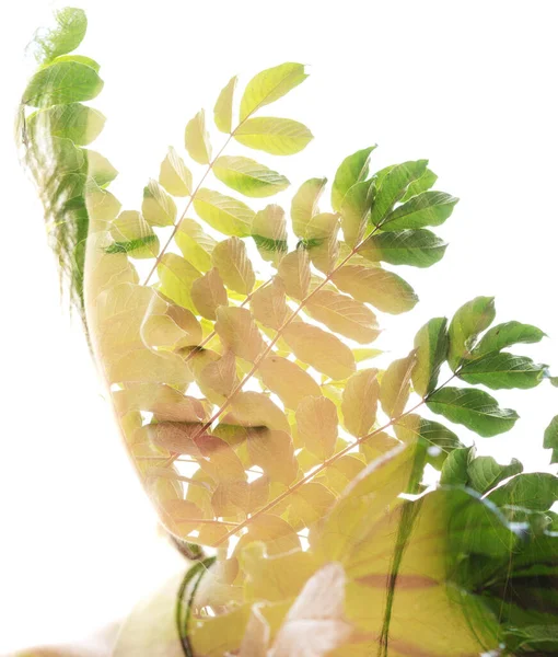 Genç Ukraynalı kadın huzurlu zamanları hatırlıyor.