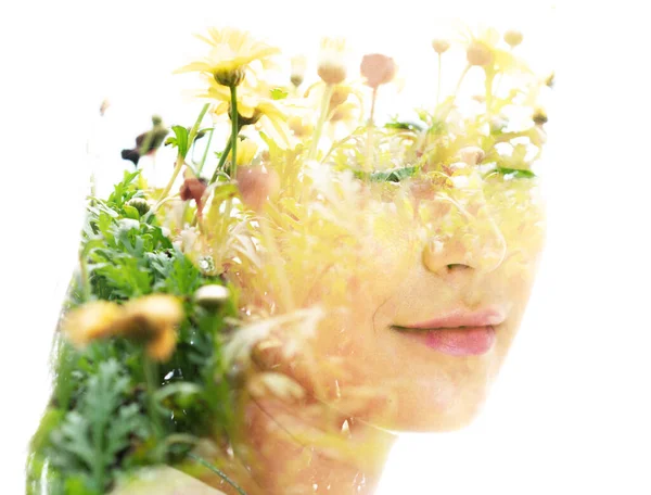 Duygularına dalmış bir kadının portresi.