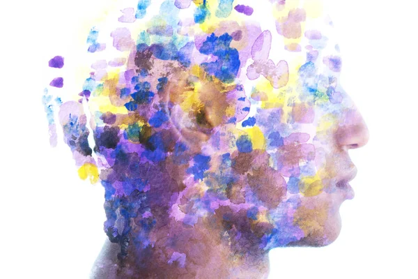 Pintografia. Salpicos de tinta coloridos combinados com um retrato de um homem — Fotografia de Stock