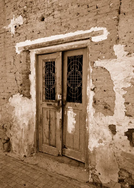 Staré grungy dveře — Stock fotografie