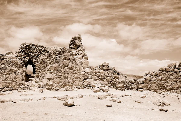 Ruinen der antiken Festung Massada. Sepia — Stockfoto