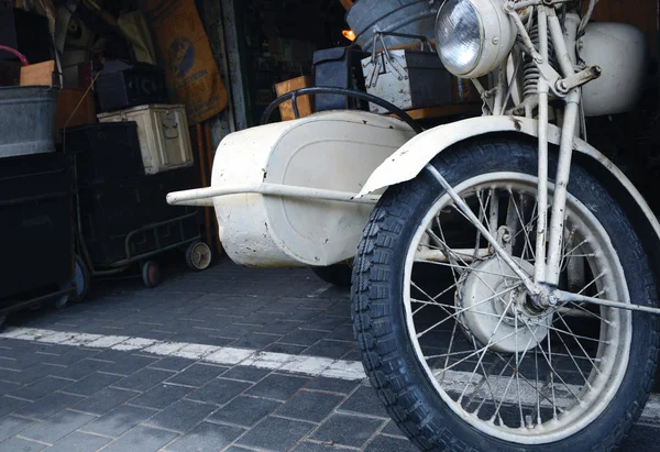 Eski beyaz motosiklet Stok Resim