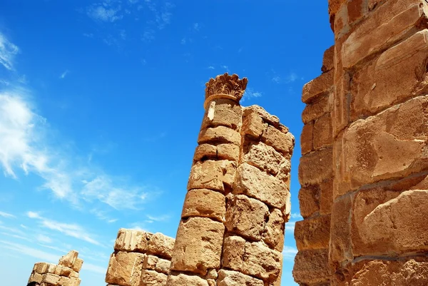 Le rovine di un antico tempio — Foto Stock