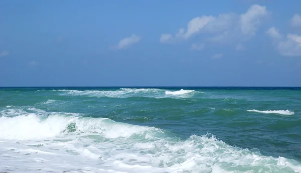 Waves on Mediterranean sea — Stock Photo, Image
