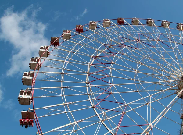 Large Ferris wheel on the blue sky — Stock Photo, Image