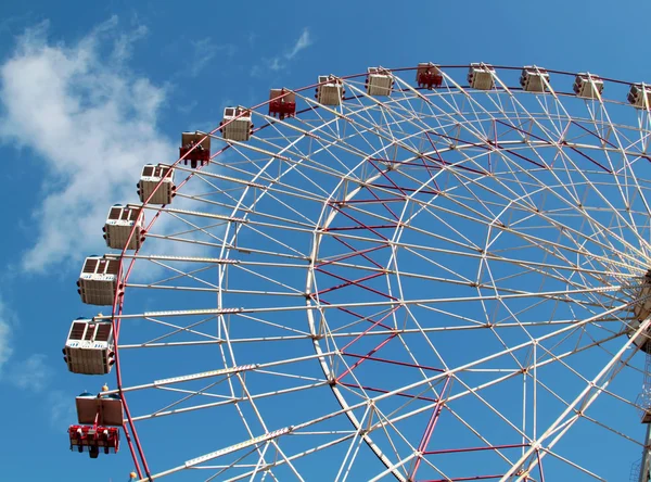 Large Ferris wheel on the blue sky — Stock Photo, Image