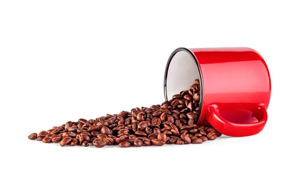 Červený hrnek s kávovými zrny — Stock fotografie