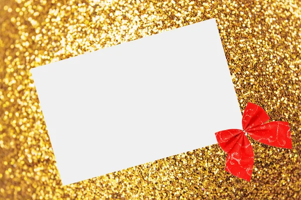 Karácsonyi lap papír íj és szalagok sárga disszidált háttér — Stock Fotó