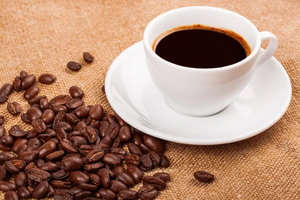 Coffee cup and beans — Stock Photo, Image