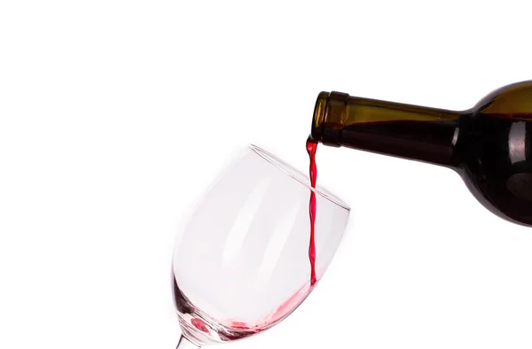 Vinet hälls i glaset — Stockfoto